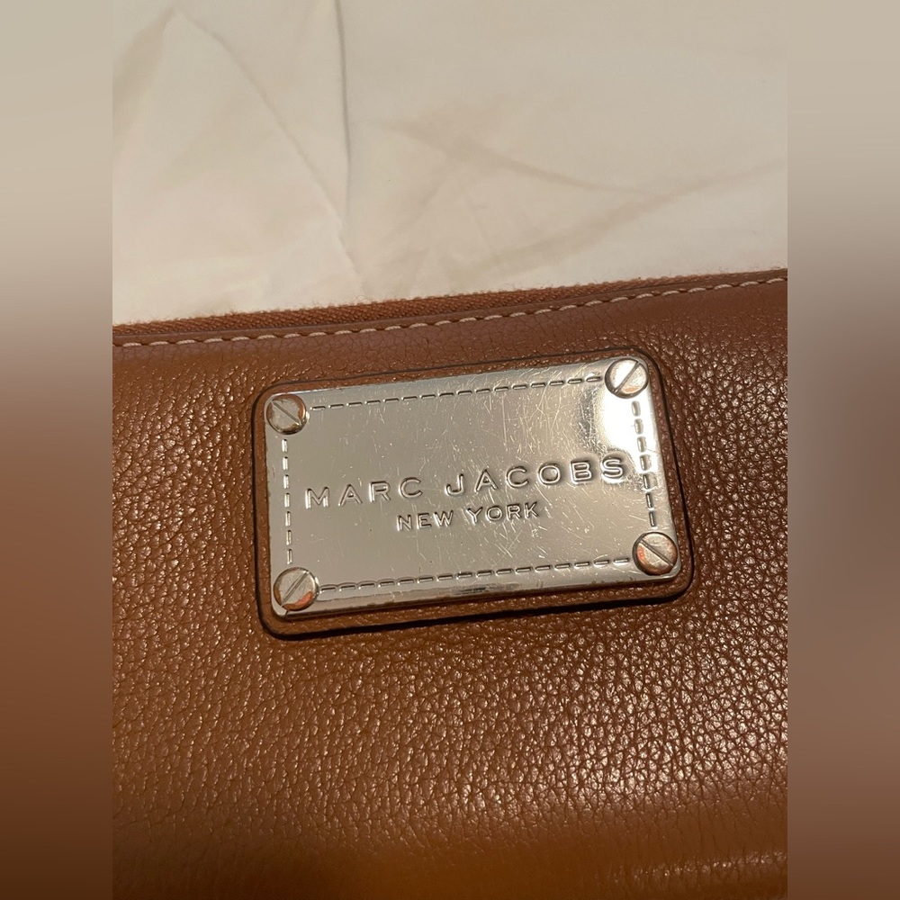 Tan Marc Jacobs zip wallet
